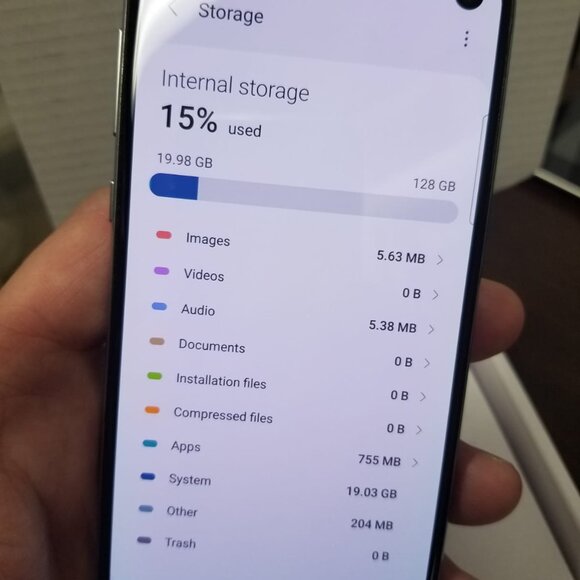 Samsung Galaxy S10e 128GB Unlocked. In good condition !!! - Picture 4 of 9